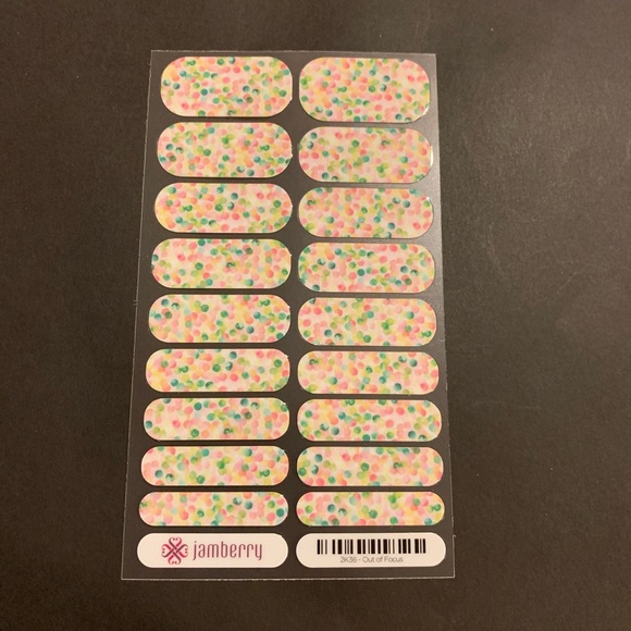 Jamberry Nail Wraps “Out of Focus” - Picture 2 of 2